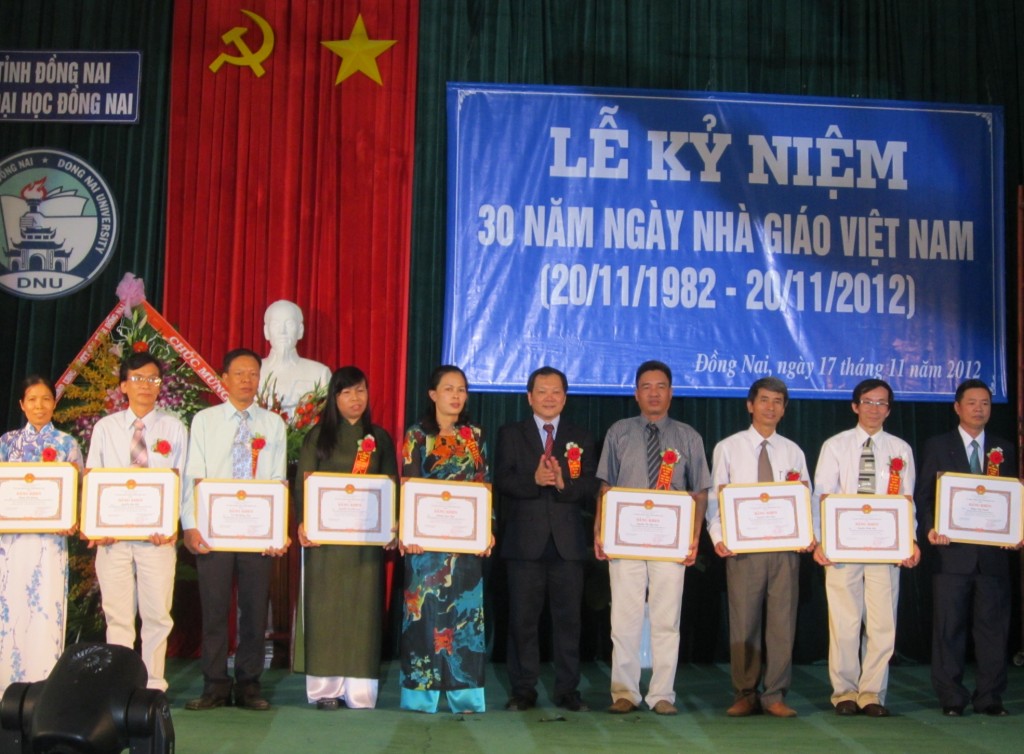 Cá nhân có thành tích xuất sắc nhận Bằng khen của UBND tỉnh [Desktop Resolution].jpg